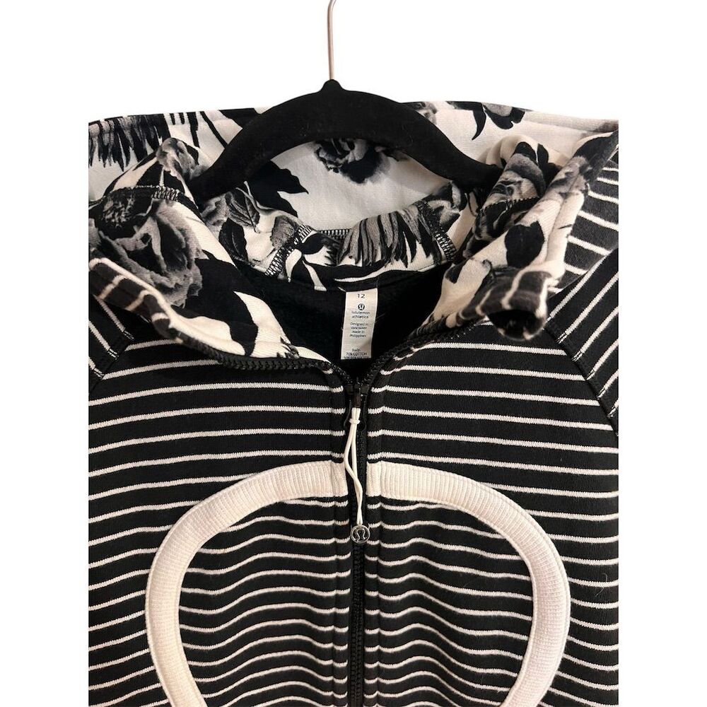 Lululemon Women's Scuba Hoodie Black White Stripe
Brisk Bloom Size 12 Full Zip - Picture 5 of 10